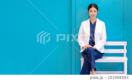 young woman doctor health hospital 101006093