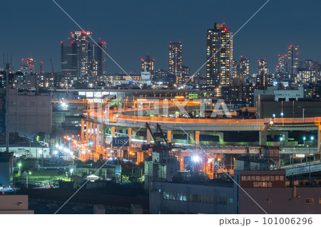 《神奈川県》横浜の夜景・大黒大橋とビル群 《神奈川県》横浜の夜景・大黒大橋とビル群 101006296