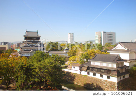 青空の小倉城と八坂神社 101006621