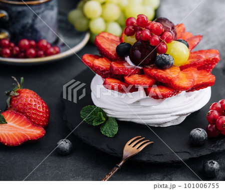 Mini pavlova meringue cake decorated with fresh berries Mini pavlova meringue cake decorated with fresh berries 101006755