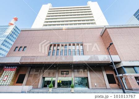 東京都中央区銀座　様々な公演が行われる新橋演舞場 101013767