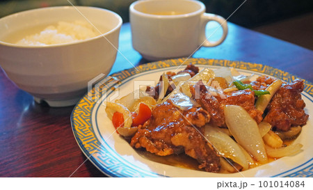 中華料理の酢豚定食 101014084