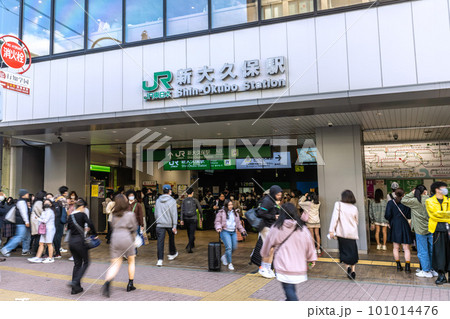 日本の東京都市景観 個人判断から1週間…賑わう新大久保駅…=3月20日 日本の東京都市景観 個人判断から1週間…賑わう新大久保駅…=3月20日 101014476