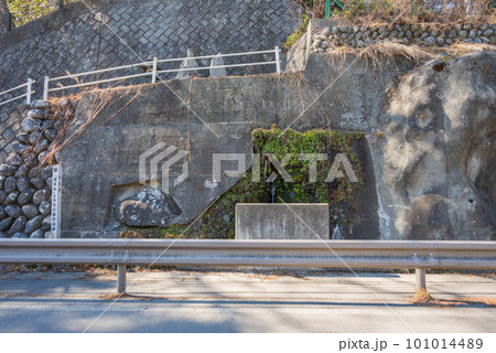 「徳本水」と今村の信仰遺跡【上伊那郡辰野町】 「徳本水」と今村の信仰遺跡【上伊那郡辰野町】 101014489