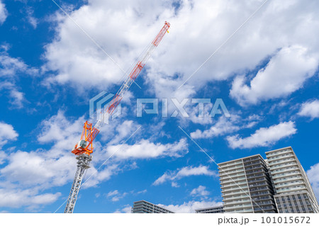 タワークレーン　青空　高層マンション　タワーマンション 101015672