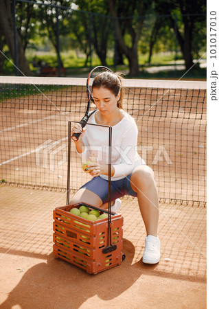 Tennis player going through tennis curt. Model posing. Hobbies, sports, equipment. Tennis player going through tennis curt. Model posing. Hobbies, sports, equipment. 101017010