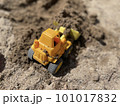 土を押す車 101017832