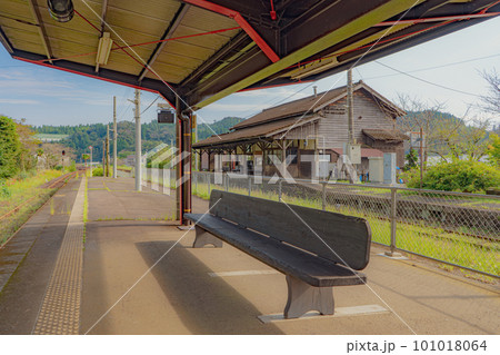 大隅横川駅のホームの風景 大隅横川駅のホームの風景 101018064