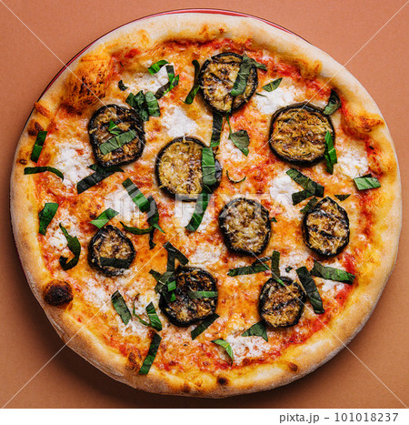 Vegetarian pizza with roasted vegetables 101018237