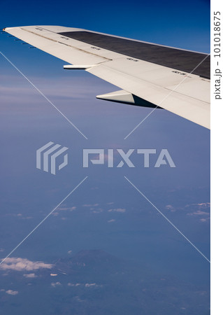 北海道上空から見た羊蹄山の景色 北海道上空から見た羊蹄山の景色 101018675