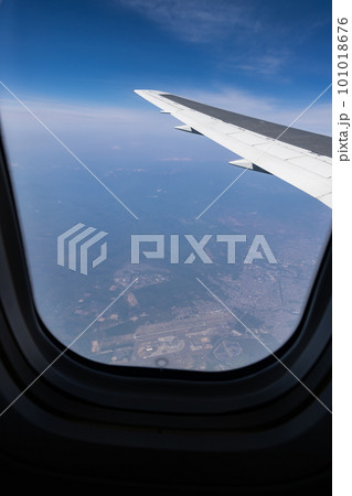 飛行機から見た新千歳空港の風景 飛行機から見た新千歳空港の風景 101018676