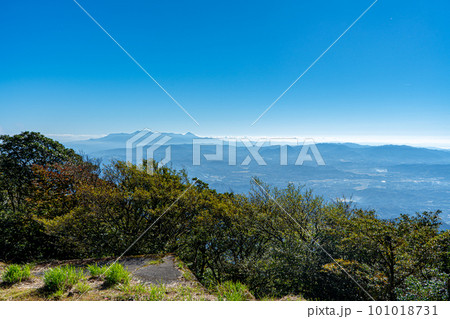 紫尾山頂公園から見る霧島連山方面 101018731