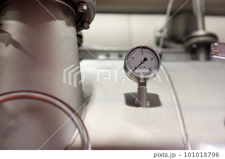 pressure gauge on industrial steel equipment 101018796