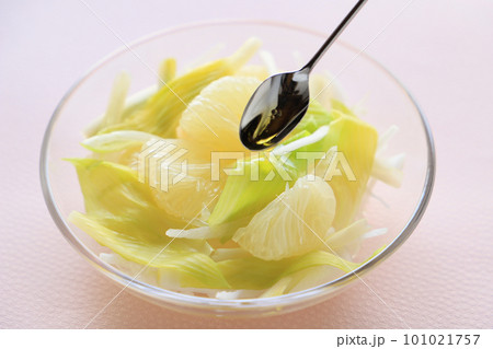 独特のぬめり感、うるいのサラダ 独特のぬめり感、うるいのサラダ 101021757