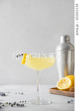 Sparkling summer lavender cocktail in glass on gray background. 101022139