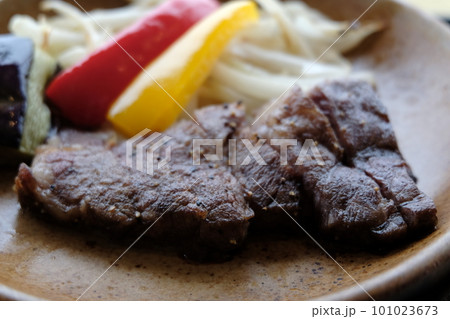 あか牛のステーキ 101023673