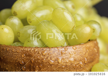 Fresh Sweet washed green grapes 101025816