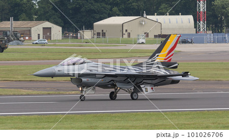 ベルギー空軍F-16ディスプレイチーム着陸 ベルギー空軍F-16ディスプレイチーム着陸 101026706