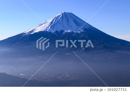 （山梨県）王岳稜線より望む富士山の絶景 101027731