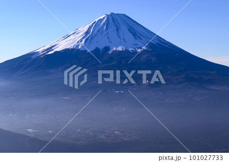 （山梨県）王岳稜線より望む富士山の絶景 101027733