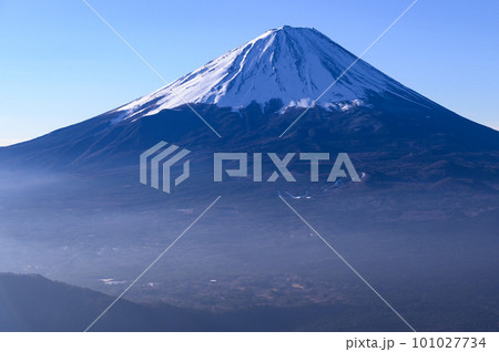 （山梨県）王岳稜線より望む富士山の絶景 101027734