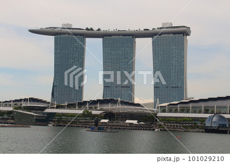 シンガポールのシンボル マリーナベイサンズ 101029210