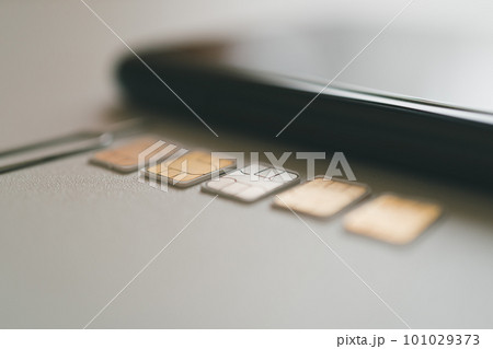 SIMカード5枚とSIMピンとスマホ SIMカード5枚とSIMピンとスマホ 101029373
