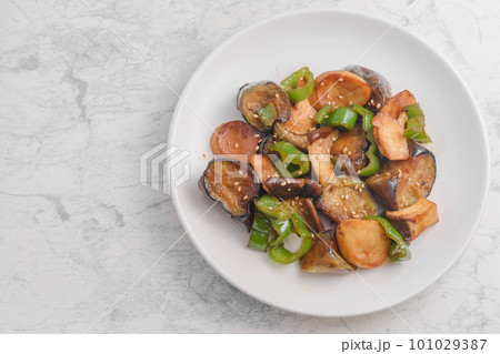 茄子とエリンギとピーマンの炒め物 101029387