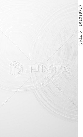 波紋の背景素材。光に反射するきれいな水面の画像。(白色)(縦長) 波紋の背景素材。光に反射するきれいな水面の画像。(白色)(縦長) 101029727