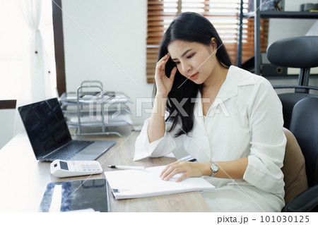 Accountants, Asian auditors are using calculators and computers to review annual tax budgets to submit information to the IRS Accountants, Asian auditors are using calculators and computers to review annual tax budgets to submit information to the IRS 101030125