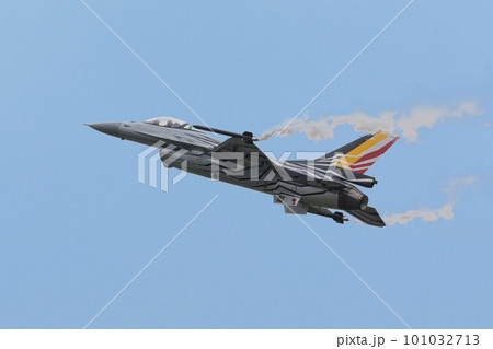 ベルギー空軍F-16ディスプレイチーム低速飛行 ベルギー空軍F-16ディスプレイチーム低速飛行 101032713