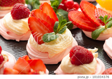 sweet dessert with cream and strawberry 101034376
