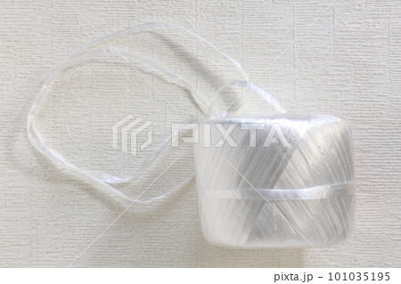 荷造り用のビニールひも 101035195