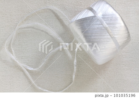 荷造り用のビニールひも 101035196