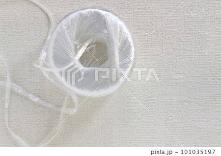 荷造り用のビニールひも 101035197