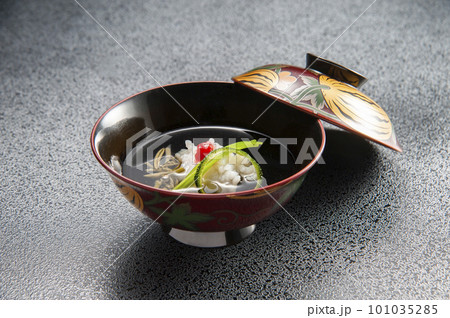 水晶ハモ、ジュンサイ、三ツ葉の椀 101035285