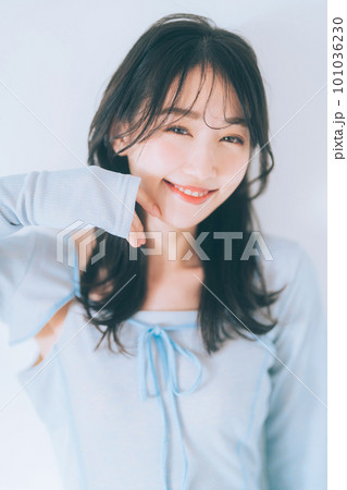 若い女性のヘアスタイルイメージ 101036230