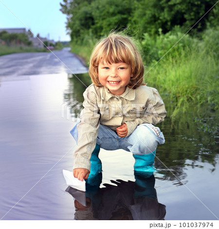 three boy play in puddle 101037974
