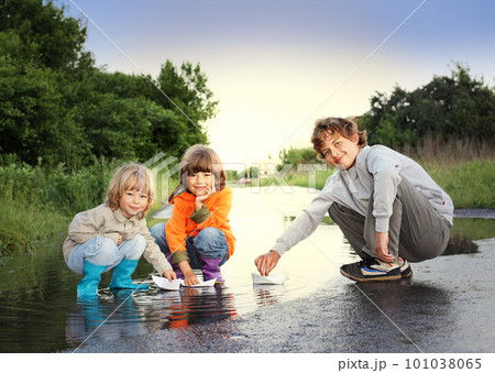 three boy play in puddle 101038065