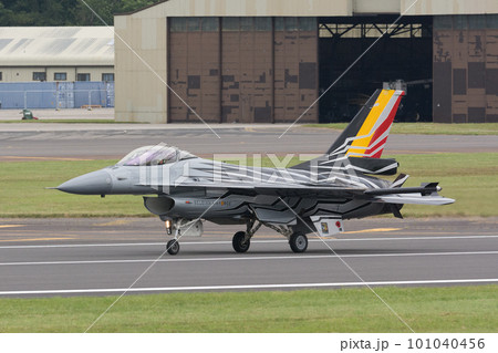 ベルギー空軍F-16ディスプレイチーム着陸 ベルギー空軍F-16ディスプレイチーム着陸 101040456