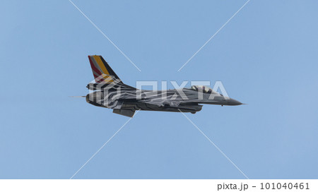ベルギー空軍F-16ディスプレイチーム水平飛行 ベルギー空軍F-16ディスプレイチーム水平飛行 101040461