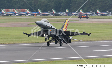 ベルギー空軍F-16ディスプレイチーム着陸 ベルギー空軍F-16ディスプレイチーム着陸 101040466