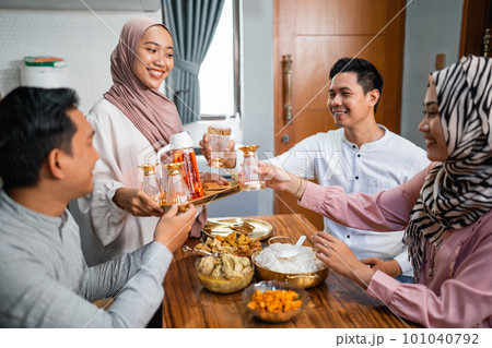 muslim woman serving drink for friend and family after fasting 101040792
