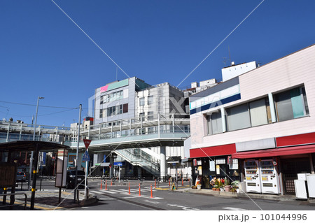 埼玉県ふじみ野市 上福岡駅東口の街並み 101044996