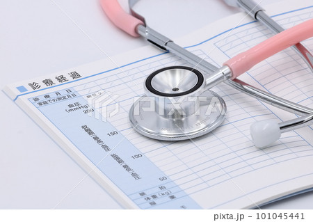 医療関係のイメージ（聴診器と診療経過） 101045441
