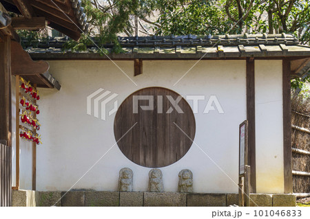 京都　ねねの道　高台寿聖禅寺（岡林院）前の参道　 101046833