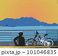 夕暮れ時の自転車ではしる 101046835
