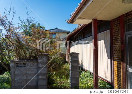 和瓦　ずれた瓦　雨漏りの原因 101047242