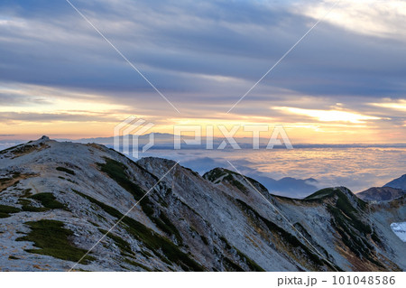 秋の立山連峰 101048586
