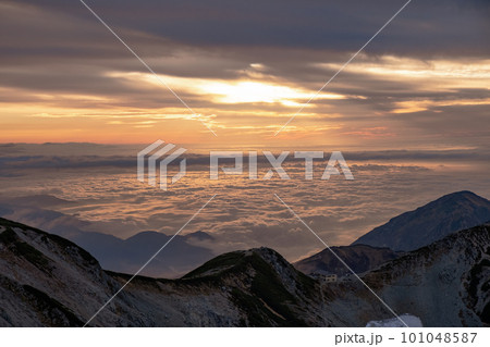 秋の立山連峰 101048587